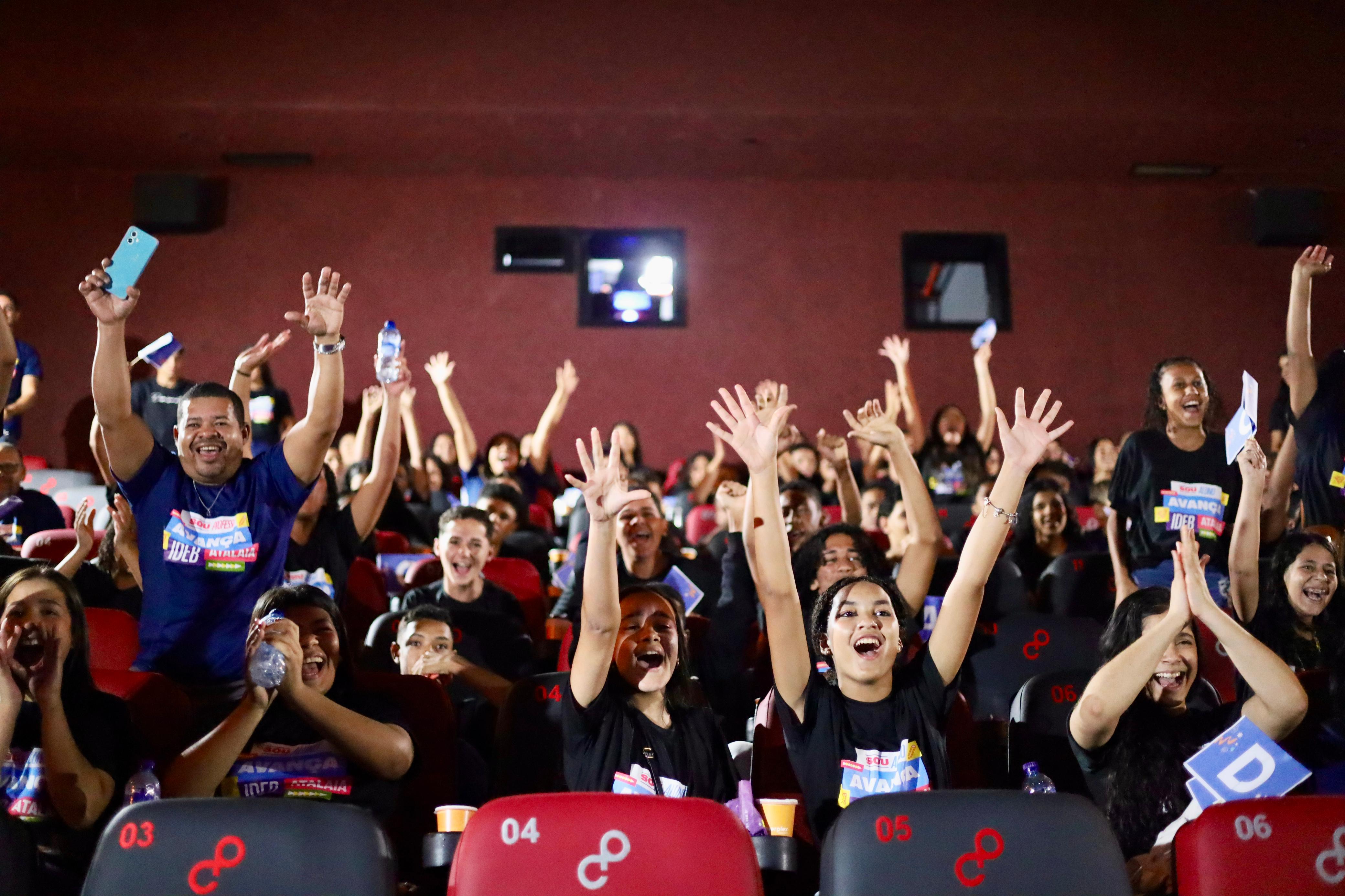 Educação de Atalaia promove experiência inédita com aulão do SAEB no cinema
